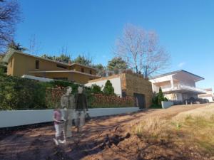 Construction d'une maison contemporaine à Lachassagne / Projet M. et Mme U. / Mars 2020 / Conception : David Ratanat Architecte DPLG(en cours de construction)